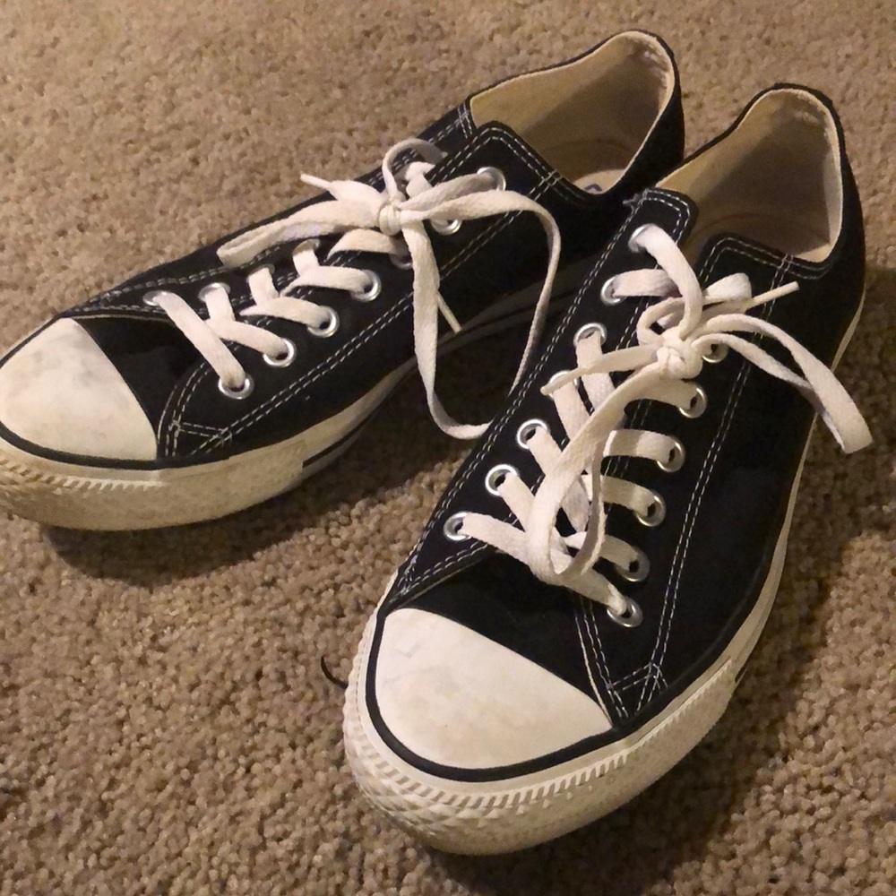 Men’s low-top chucks